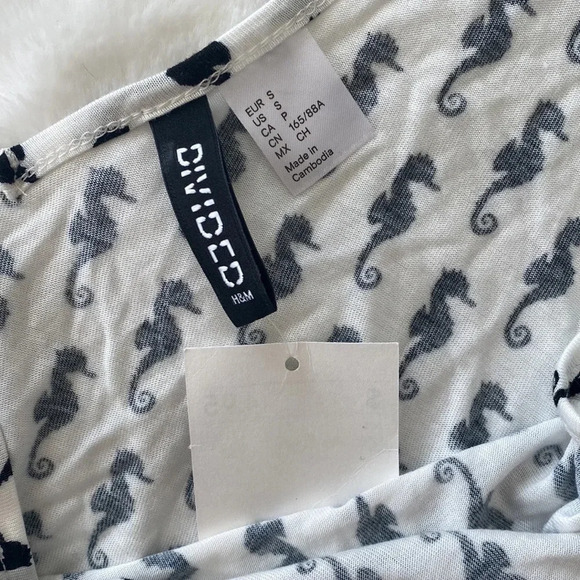 H&M Divided black & white seahorse print sleeveless crop top NWT size small - Picture 5 of 6